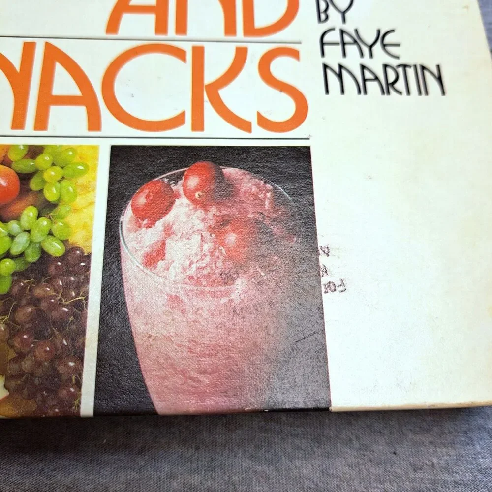 RODALE'S NATURALLY DELICIOUS DESSERT AND SNACKS BY Faye Martin 1978 COOKBOOK vtg
